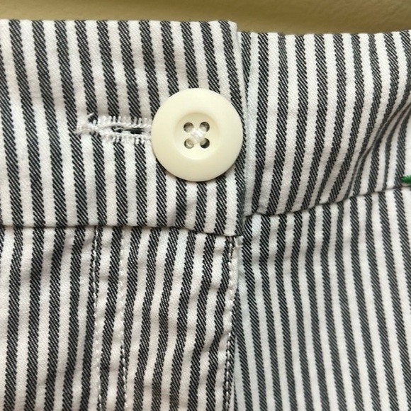 ☀️2/$25 Crown & Ivy shorts w/ lemon embroidered - Picture 4 of 7